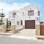 Maria Villa Tinajo